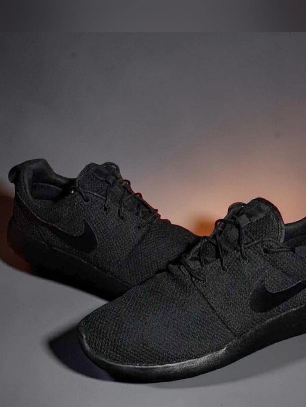 NIKE ROSHE BLACKOUT WOMEN'S US SIZE 7.5 LIKE NEW BARELY WORN "USED ITEM NO BOX"